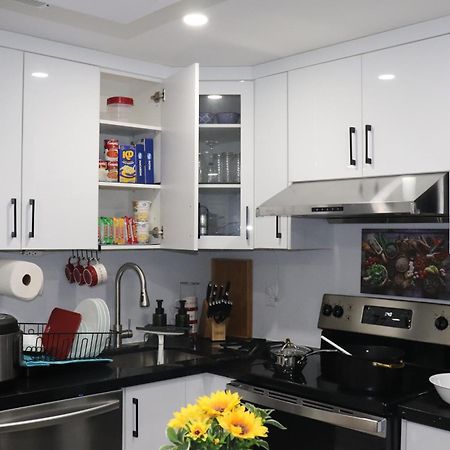 Garden 2 Bedroom Apt - Free Parking Wifi Laundry Workstation Brampton Eksteriør bilde